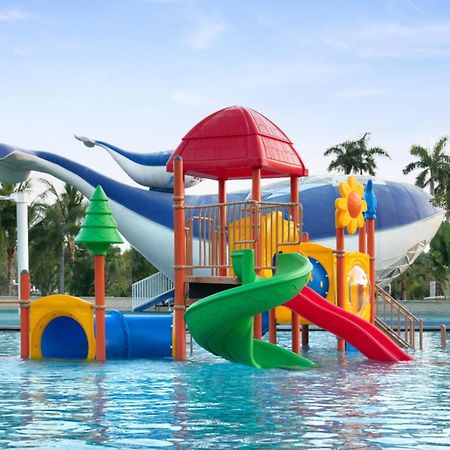 Hyatt Regency Sanya Tianli Bay Hotel Exterior photo